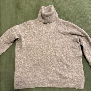 Amicale Cashmere Light Gray Turtleneck Sweater